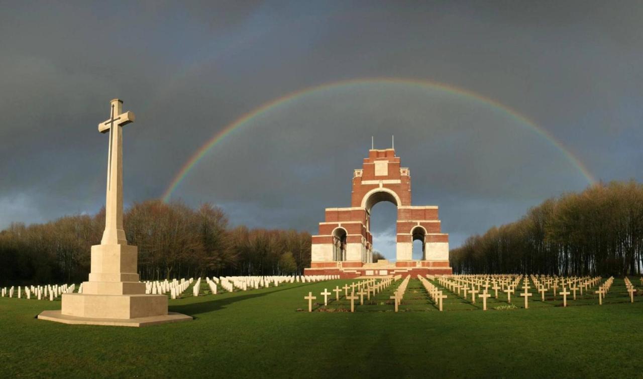 Bus-les-Artois La Grange Aux Tommies - Pays Du Coquelicotヴィラ エクステリア 写真